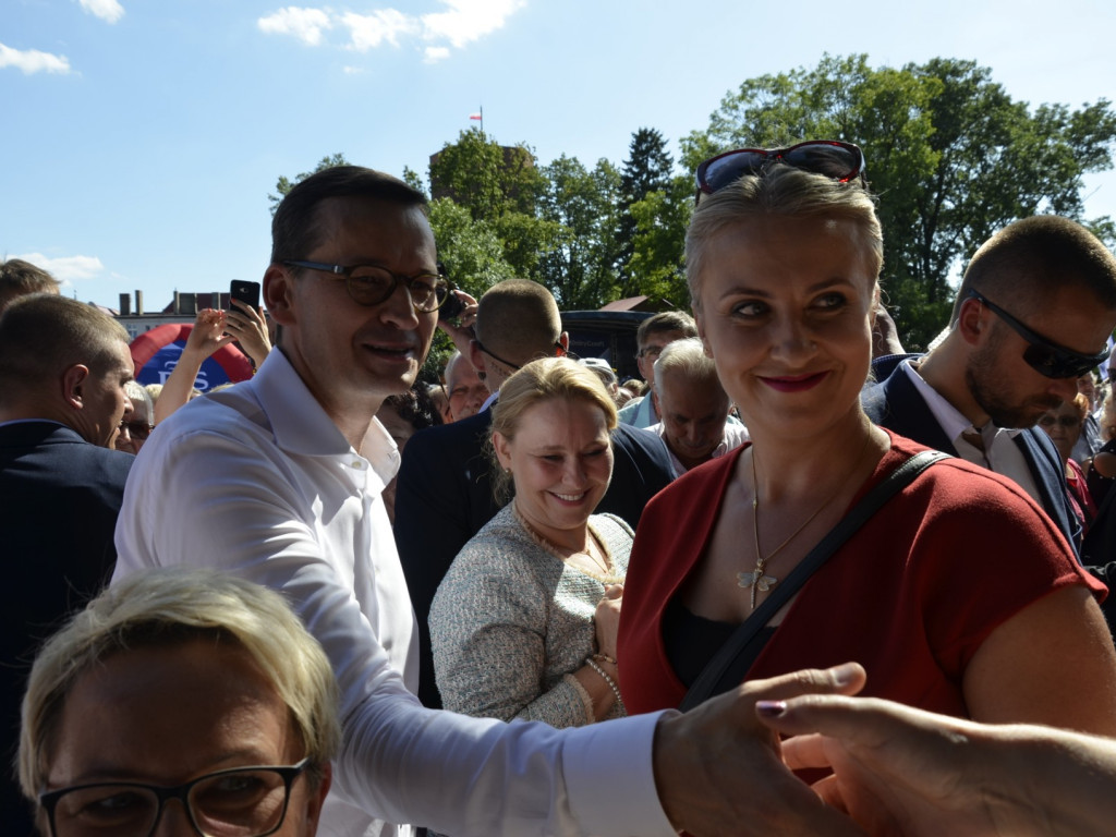 Państwo musi być z obywatelami - mówił w Ostrzeszowie premier Mateusz Morawiecki