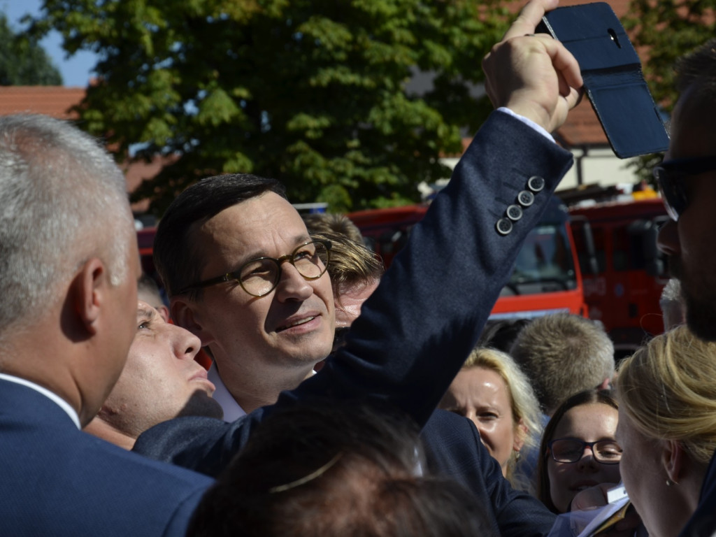Państwo musi być z obywatelami - mówił w Ostrzeszowie premier Mateusz Morawiecki