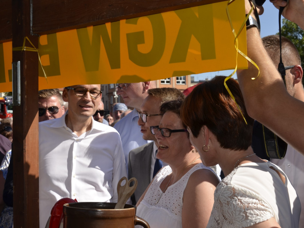 Państwo musi być z obywatelami - mówił w Ostrzeszowie premier Mateusz Morawiecki