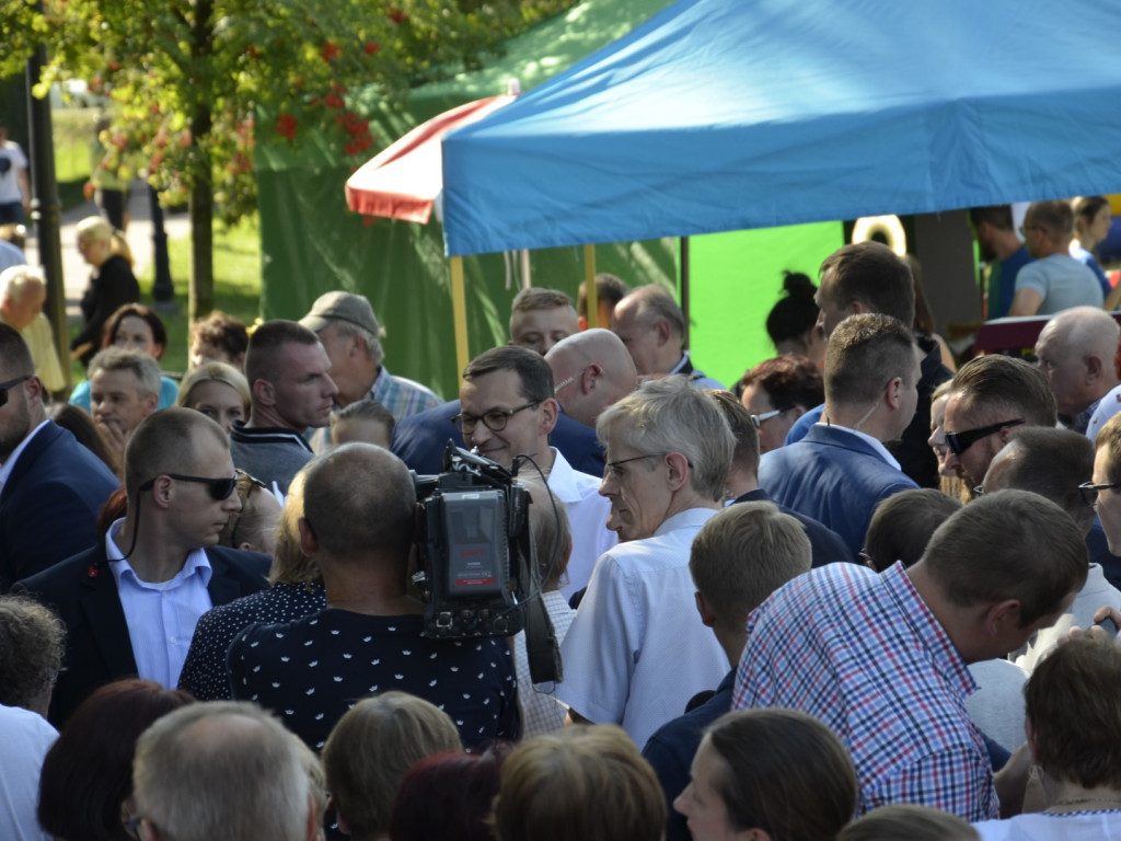 Państwo musi być z obywatelami - mówił w Ostrzeszowie premier Mateusz Morawiecki