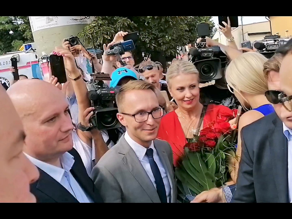 Państwo musi być z obywatelami - mówił w Ostrzeszowie premier Mateusz Morawiecki