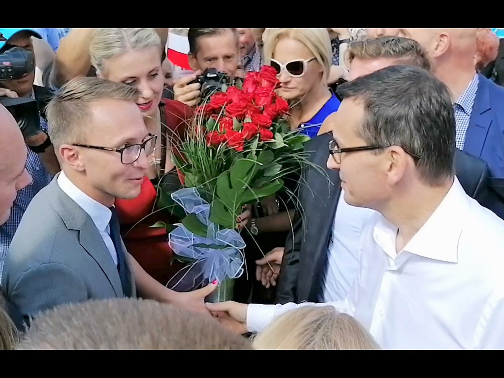 Państwo musi być z obywatelami - mówił w Ostrzeszowie premier Mateusz Morawiecki