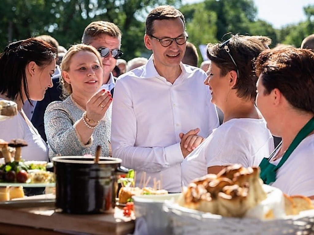 Państwo musi być z obywatelami - mówił w Ostrzeszowie premier Mateusz Morawiecki