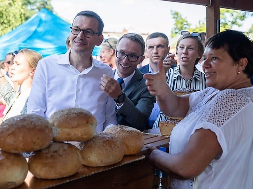 Państwo musi być z obywatelami - mówił w Ostrzeszowie premier Mateusz Morawiecki