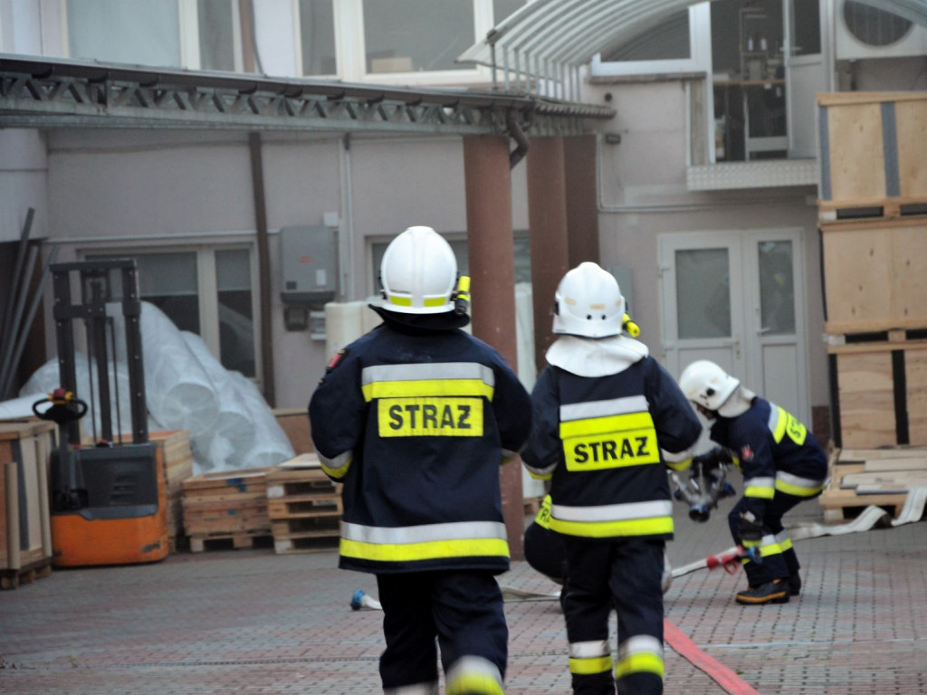 Pożar zakładu produkcyjnego w centrum Grabowa