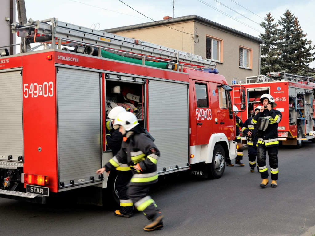 Pożar zakładu produkcyjnego w centrum Grabowa