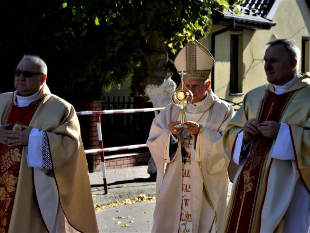 KRASZEWICE: Intronizacja relikwii św. Jana Pawła II