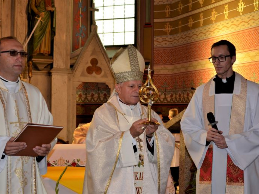 KRASZEWICE: Intronizacja relikwii św. Jana Pawła II