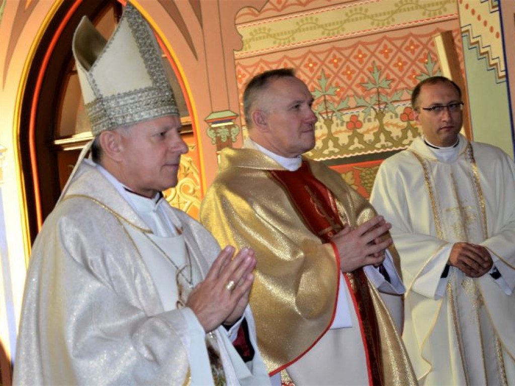 KRASZEWICE: Intronizacja relikwii św. Jana Pawła II