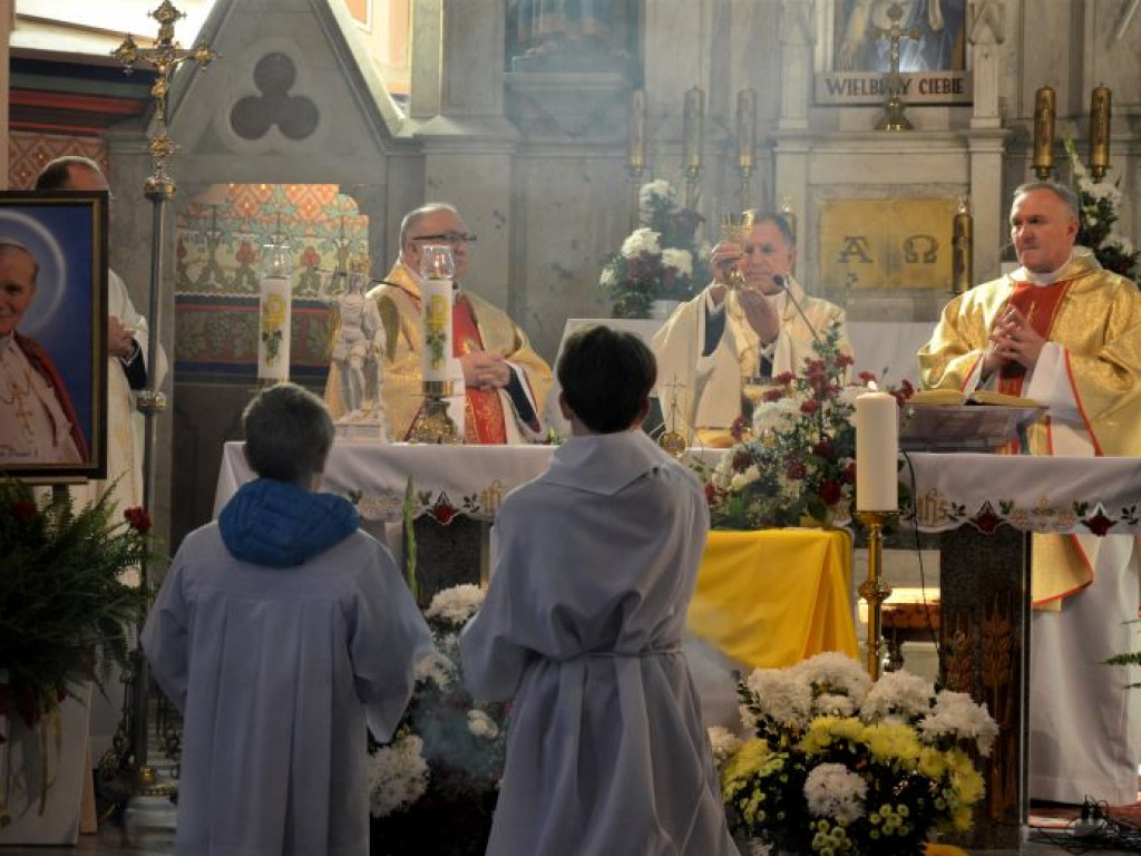 KRASZEWICE: Intronizacja relikwii św. Jana Pawła II