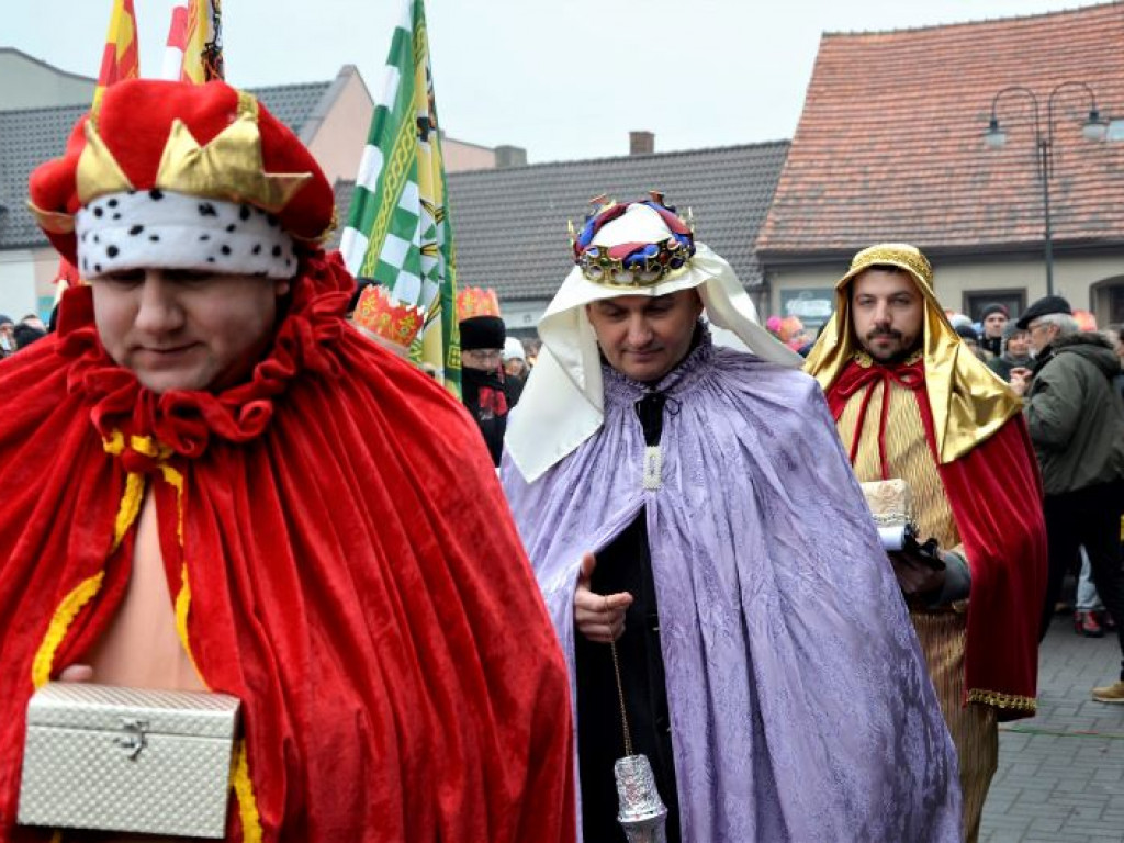 Orszak Trzech Króli przeszedł ulicami Grabowa (ZOBACZ FILM)