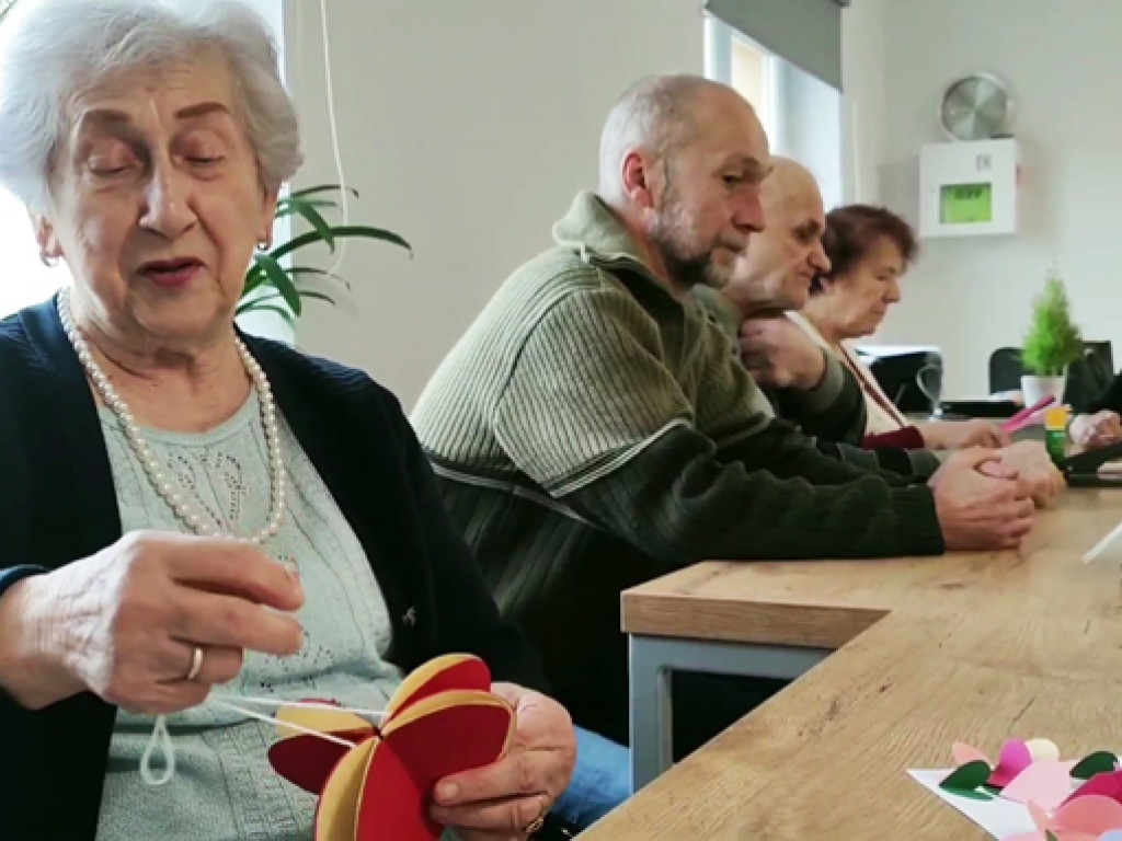 KRASZEWICE: BOCIEK ZAPRZYJAŹNIŁ SIĘ Z SENIORAMI (Film)