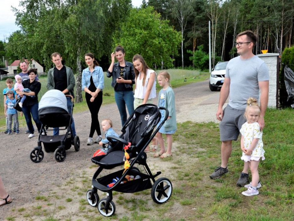 KRASZEWICE: Posadzili drzewa na cześć najmłodszych mieszkańców gminy