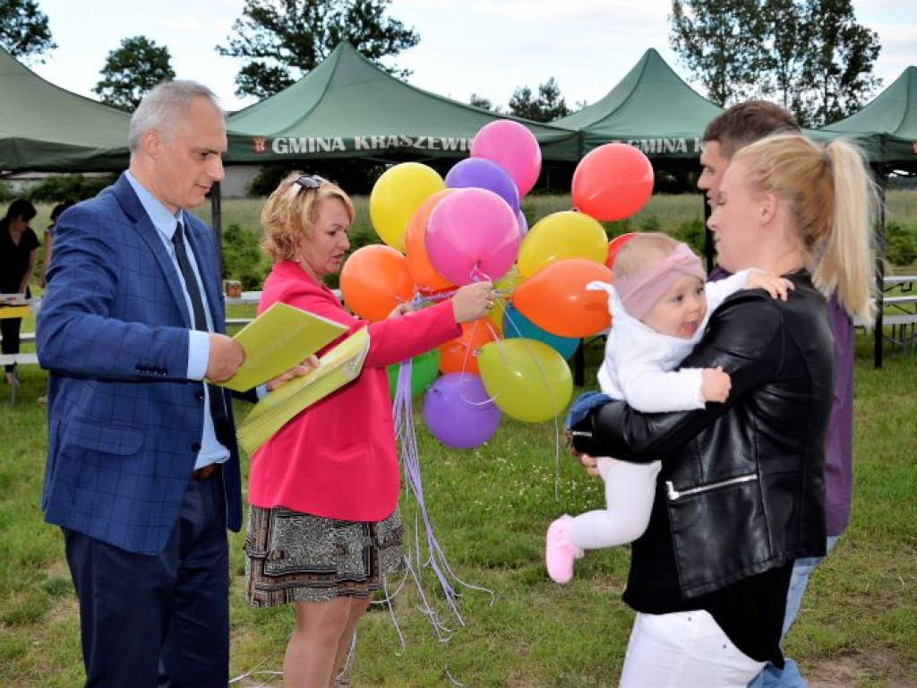 KRASZEWICE: Posadzili drzewa na cześć najmłodszych mieszkańców gminy