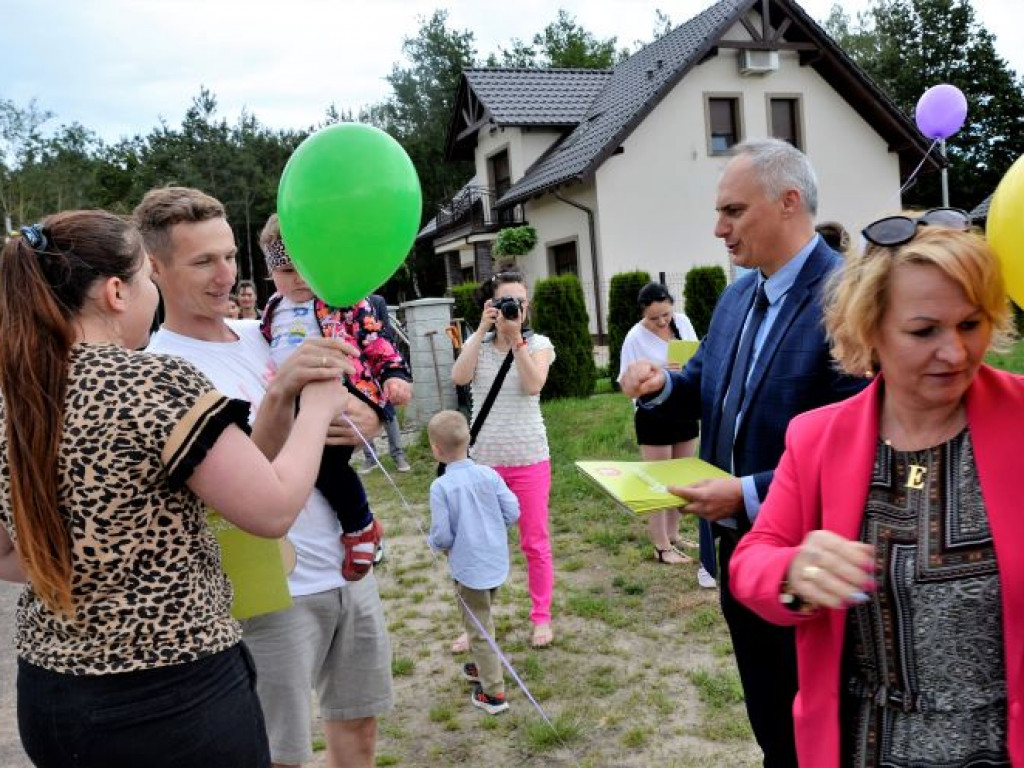 KRASZEWICE: Posadzili drzewa na cześć najmłodszych mieszkańców gminy