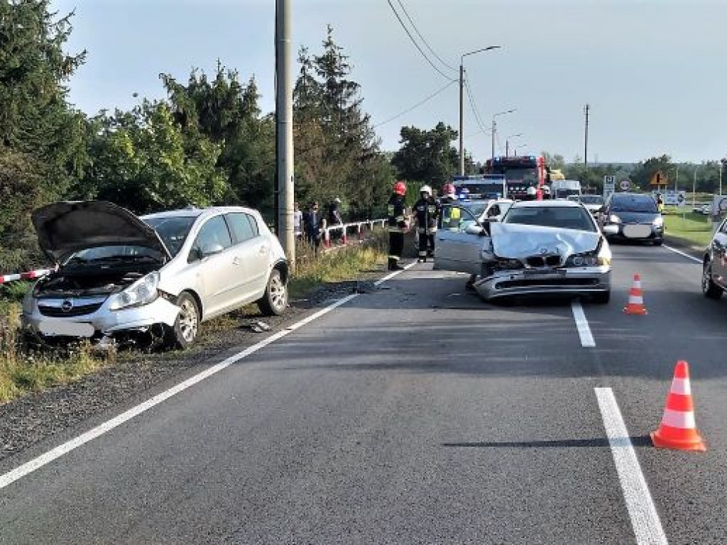 OSTRZESZÓW: Kolizja trzech aut