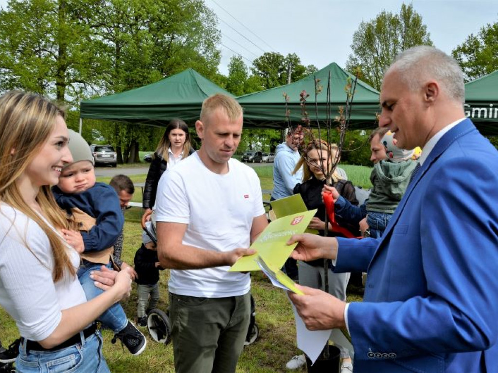 KRASZEWICE: Urodzeni w 2020 roku mają swoje drzewka