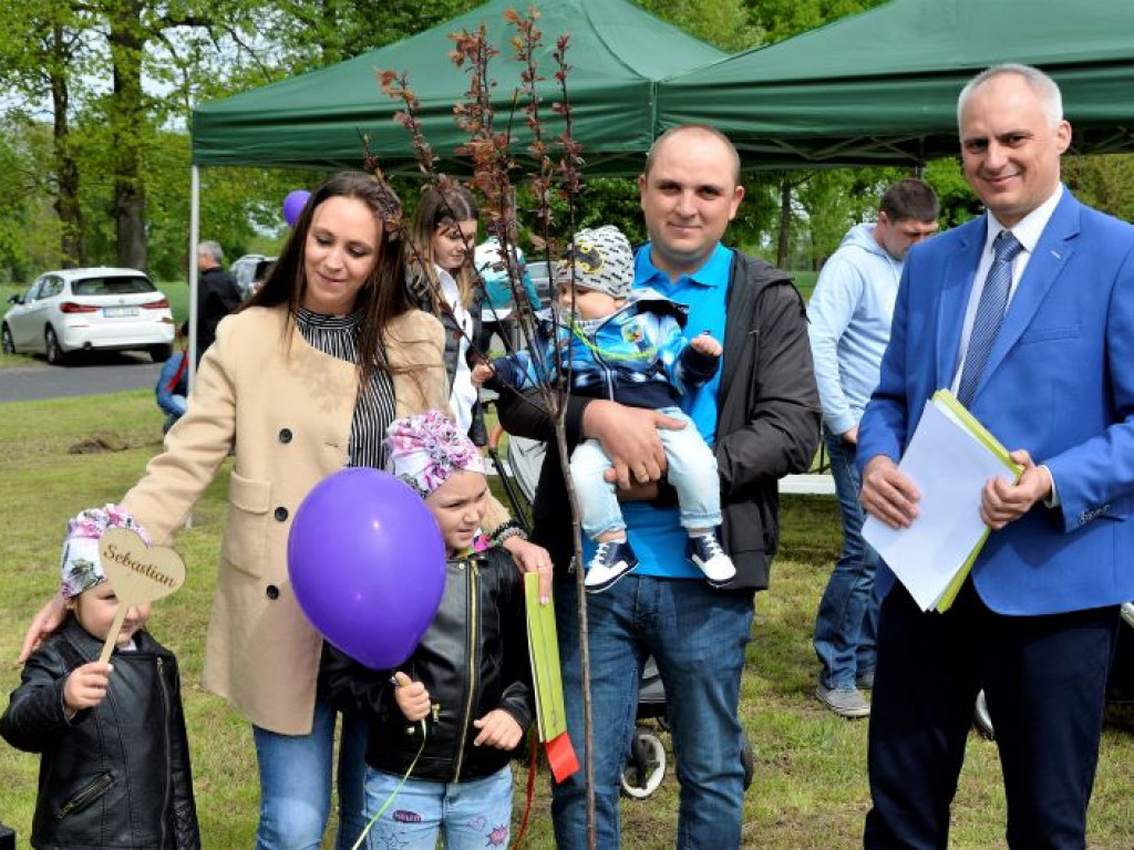 KRASZEWICE: Urodzeni w 2020 roku mają swoje drzewka