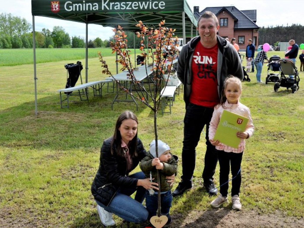 KRASZEWICE: Urodzeni w 2020 roku mają swoje drzewka