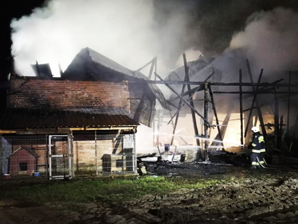 KRASZEWICE: Pożar stodoły - straty sięgają 200 tysięcy zł