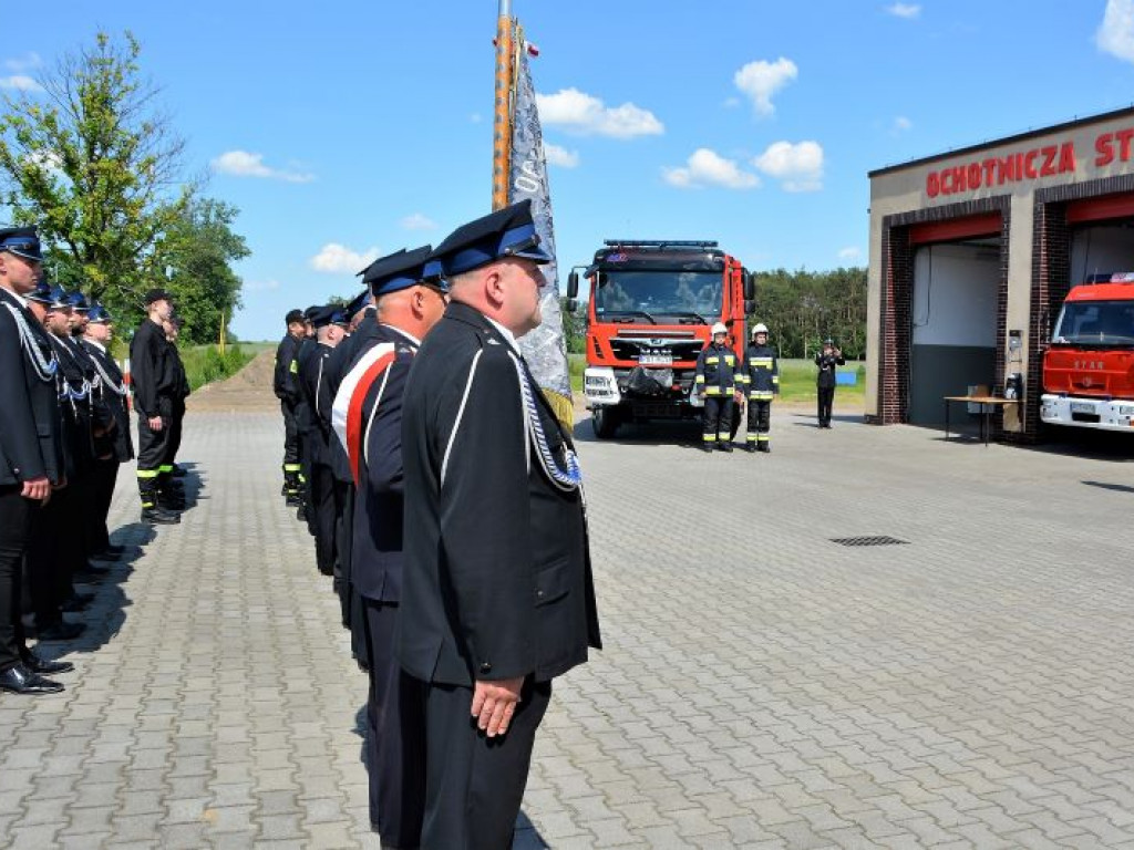 BUKOWNICA: Uroczyste przekazanie wozu strażackiego
