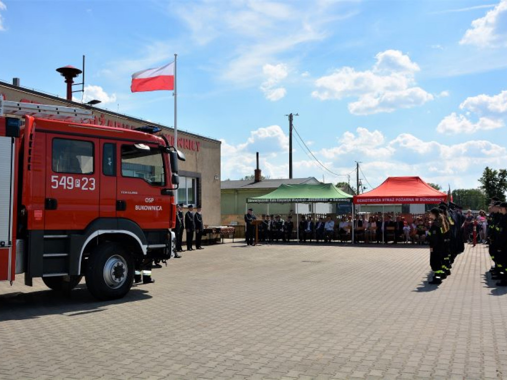BUKOWNICA: Uroczyste przekazanie wozu strażackiego