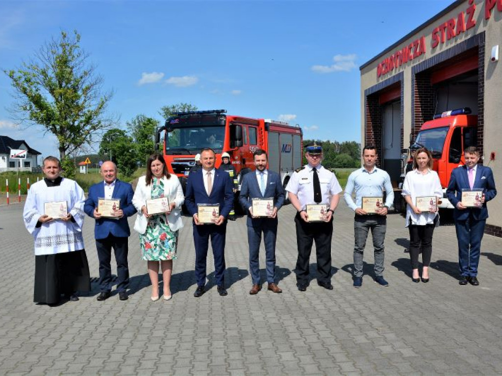 BUKOWNICA: Uroczyste przekazanie wozu strażackiego