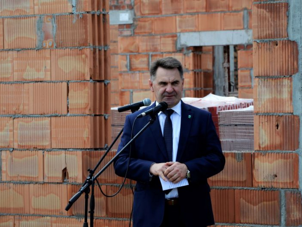 CZAJKÓW: Uroczyste podpisanie i wmurowanie aktu erekcyjnego budowy nowego przedszkola