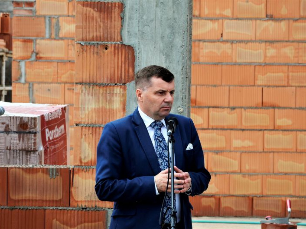 CZAJKÓW: Uroczyste podpisanie i wmurowanie aktu erekcyjnego budowy nowego przedszkola