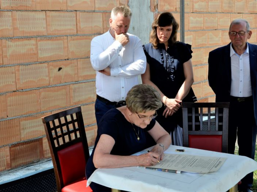 CZAJKÓW: Uroczyste podpisanie i wmurowanie aktu erekcyjnego budowy nowego przedszkola