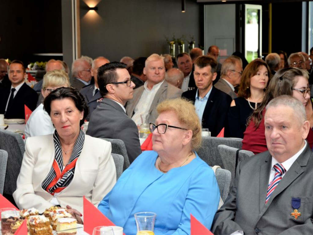 Były burmistrz Stanisław Wabnic uhonorowany Medalem ,,Za Zasługi dla Miasta i Gminy Ostrzeszów``