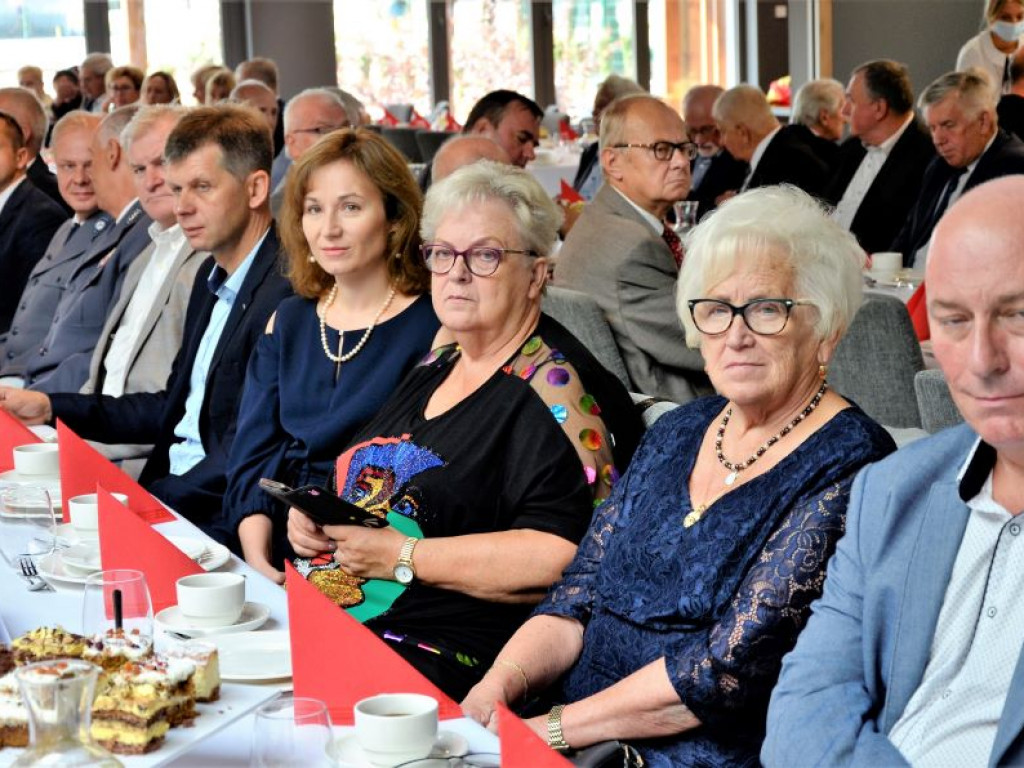 Były burmistrz Stanisław Wabnic uhonorowany Medalem ,,Za Zasługi dla Miasta i Gminy Ostrzeszów``