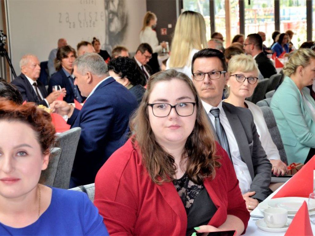 Były burmistrz Stanisław Wabnic uhonorowany Medalem ,,Za Zasługi dla Miasta i Gminy Ostrzeszów``