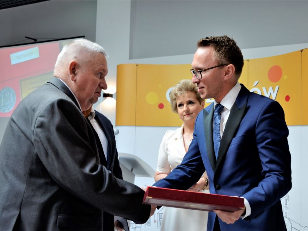 Były burmistrz Stanisław Wabnic uhonorowany Medalem ,,Za Zasługi dla Miasta i Gminy Ostrzeszów``