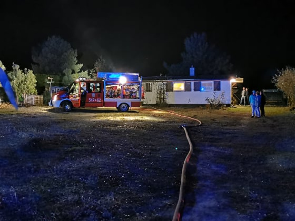 MĄKOSZYCE: Pożar wiaty wypełnionej drewnem