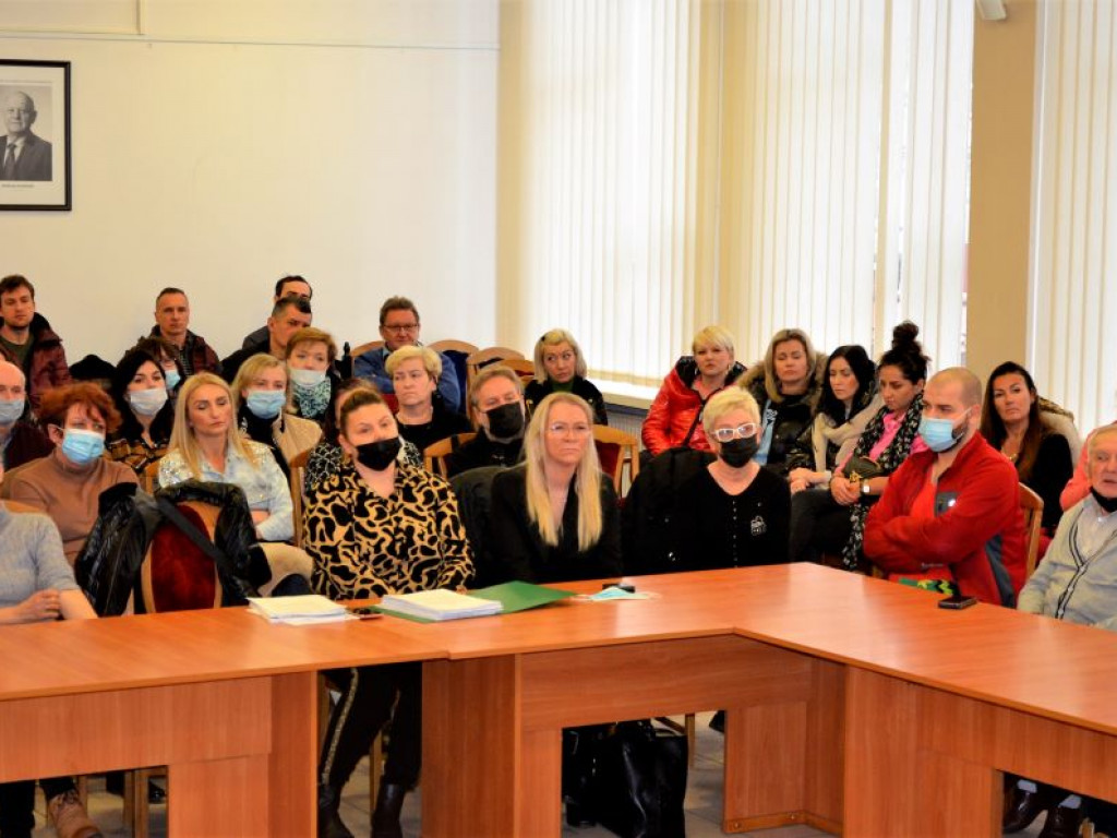 Ta strefa nas dusi - mówią o Strefie Płatnego Parkowania ostrzeszowscy przedsiębiorcy
