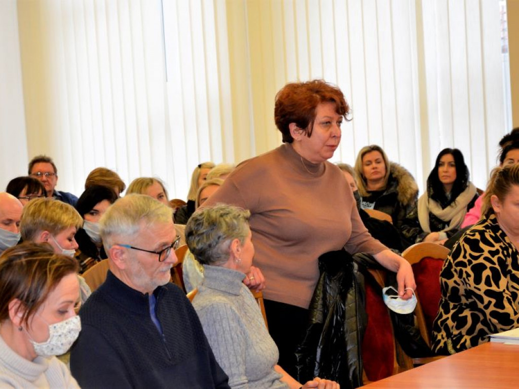 Ta strefa nas dusi - mówią o Strefie Płatnego Parkowania ostrzeszowscy przedsiębiorcy