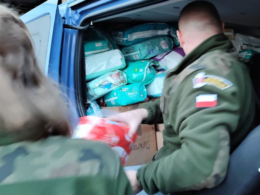 Z Ostrzeszowa wyruszył na Ukrainę kolejny transport z darami