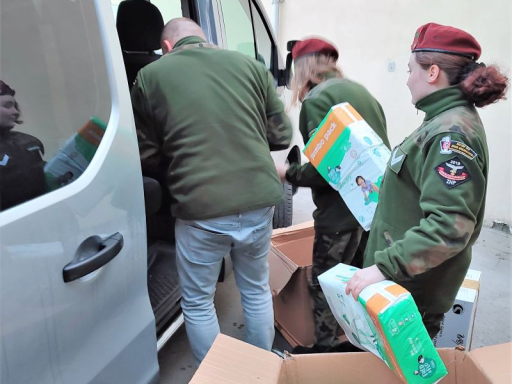 Z Ostrzeszowa wyruszył na Ukrainę kolejny transport z darami