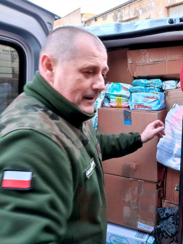 Z Ostrzeszowa wyruszył na Ukrainę kolejny transport z darami