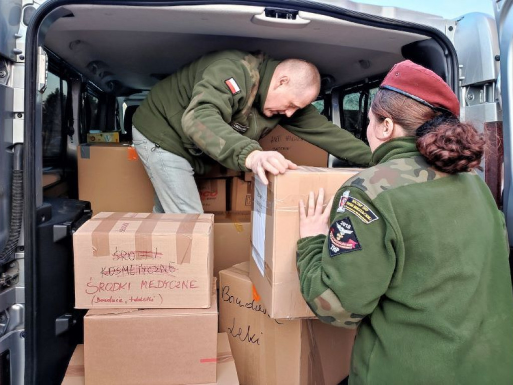 Z Ostrzeszowa wyruszył na Ukrainę kolejny transport z darami