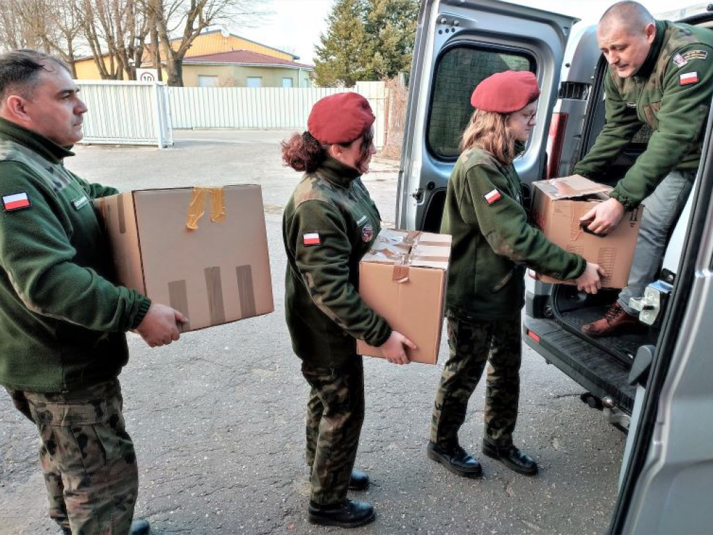 Z Ostrzeszowa wyruszył na Ukrainę kolejny transport z darami