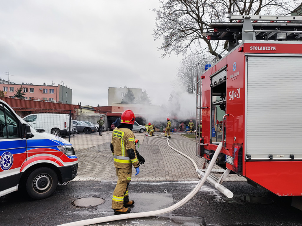 OSTRZESZÓW: Wybuch w warsztacie samochodowym, jedna osoba ranna