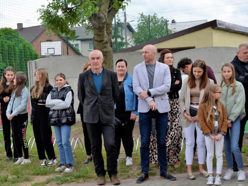 KRASZEWICE: Boisko wielofunkcyjne na miarę XXI wieku