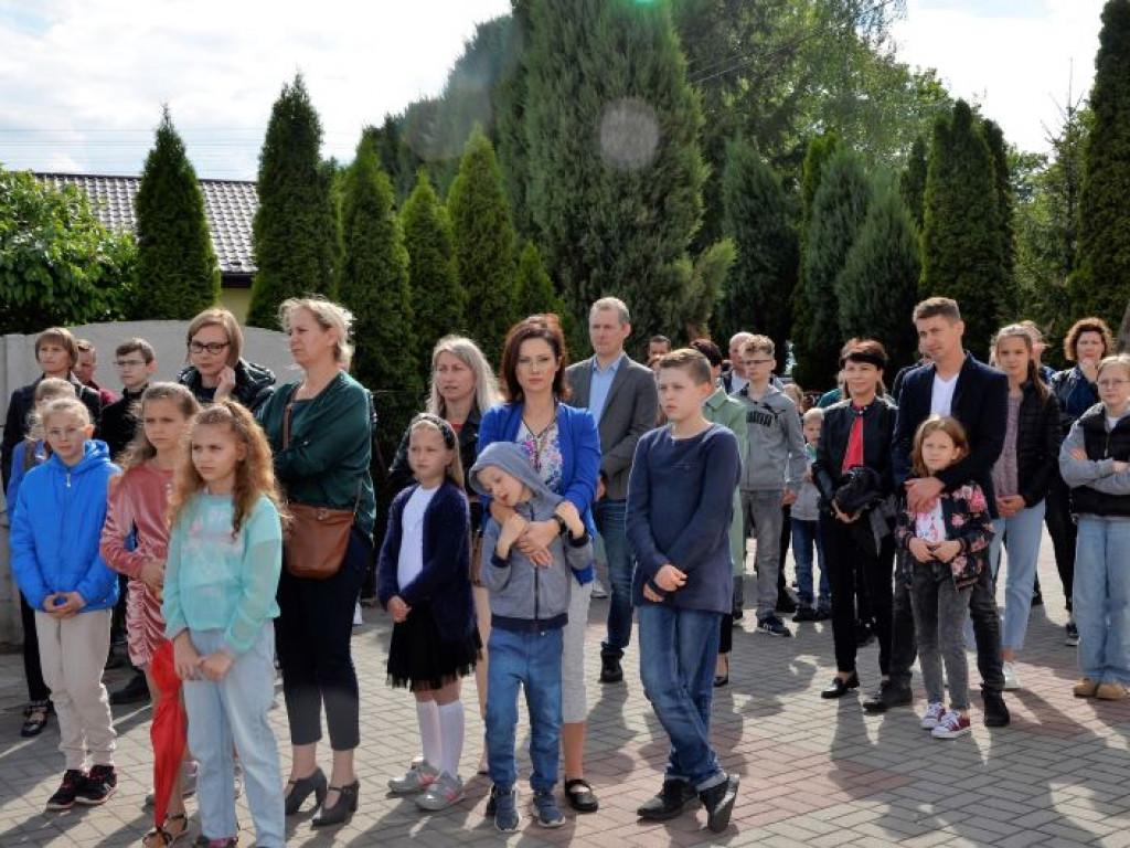 KRASZEWICE: Boisko wielofunkcyjne na miarę XXI wieku
