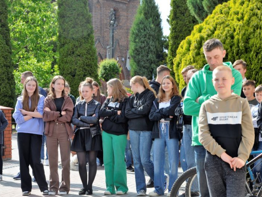 KRASZEWICE: Boisko wielofunkcyjne na miarę XXI wieku