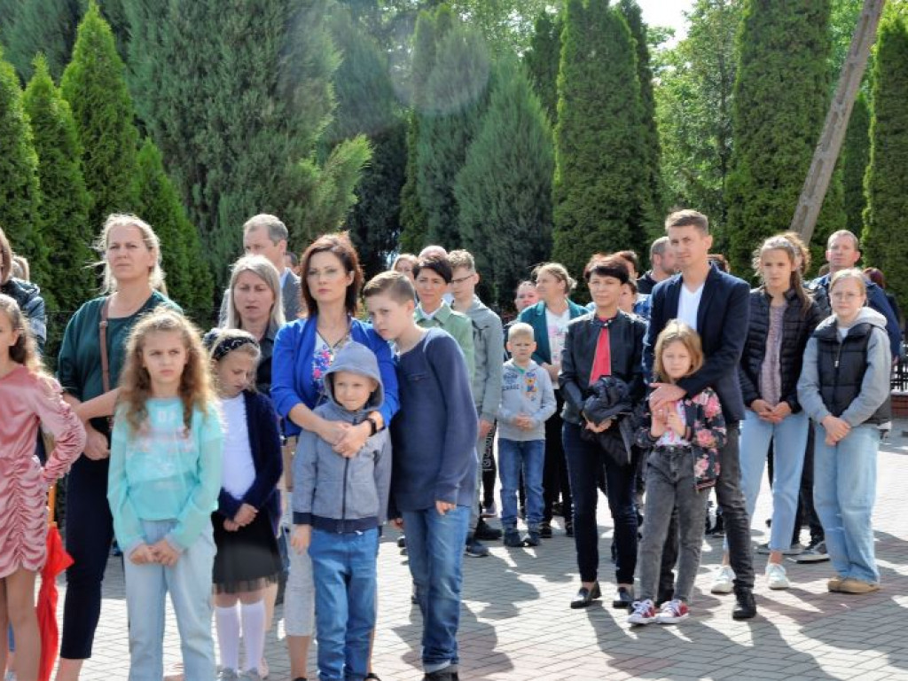 KRASZEWICE: Boisko wielofunkcyjne na miarę XXI wieku