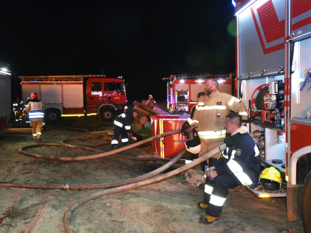 Pożar składu drewna w Salamonach
