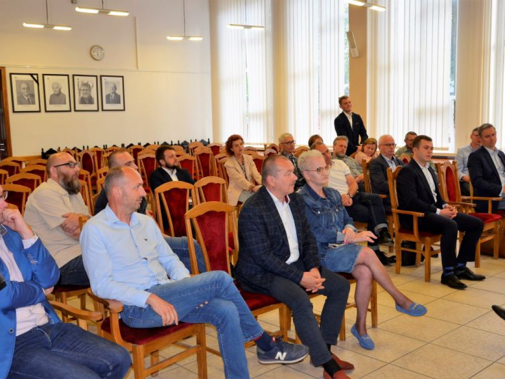 ,,Grubej kreski`` już nie będzie - zapewniali w Ostrzeszowie posłowie Platformy Obywatelskiej