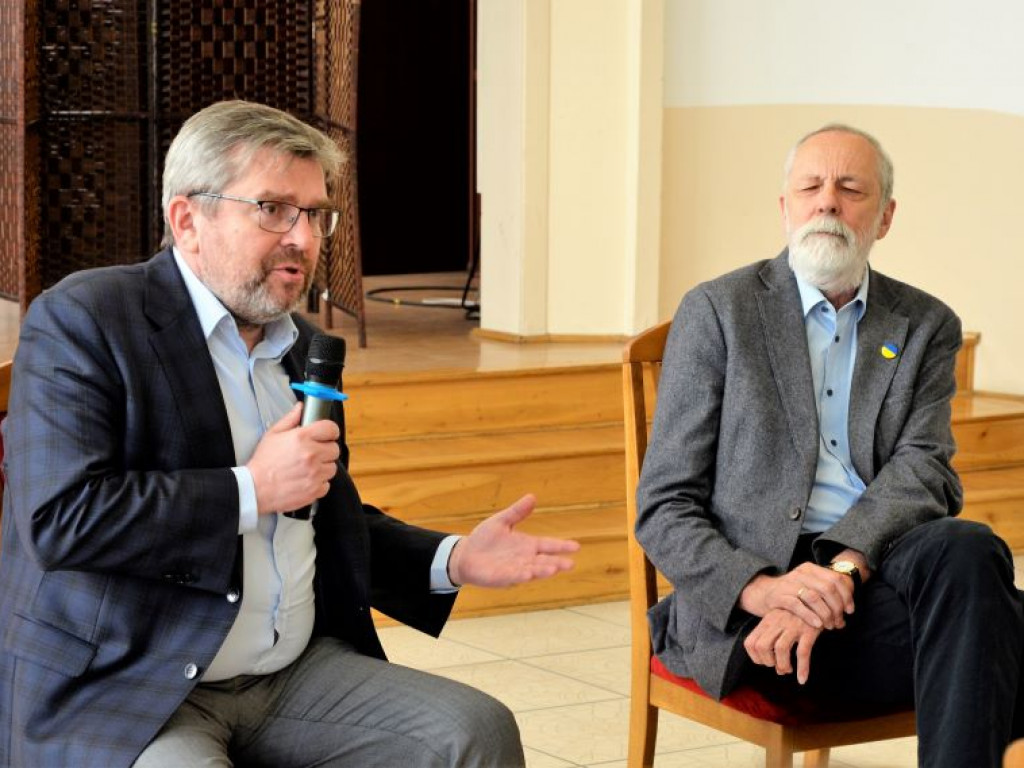 ,,Grubej kreski`` już nie będzie - zapewniali w Ostrzeszowie posłowie Platformy Obywatelskiej